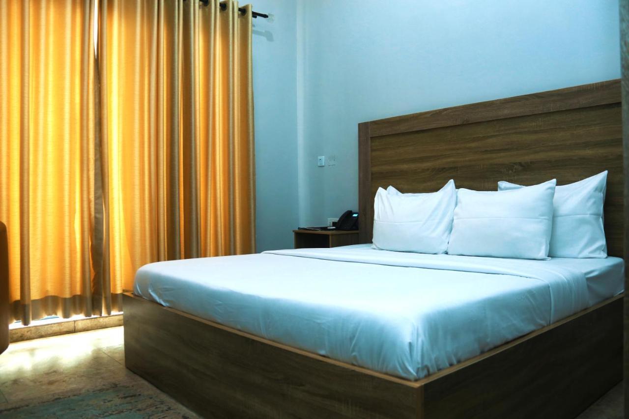Hotel Capitol Ikeja Exterior foto