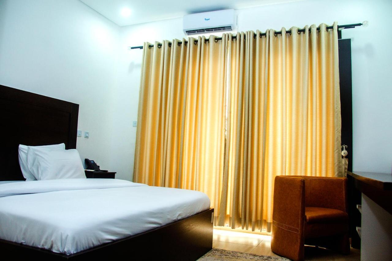 Hotel Capitol Ikeja Exterior foto