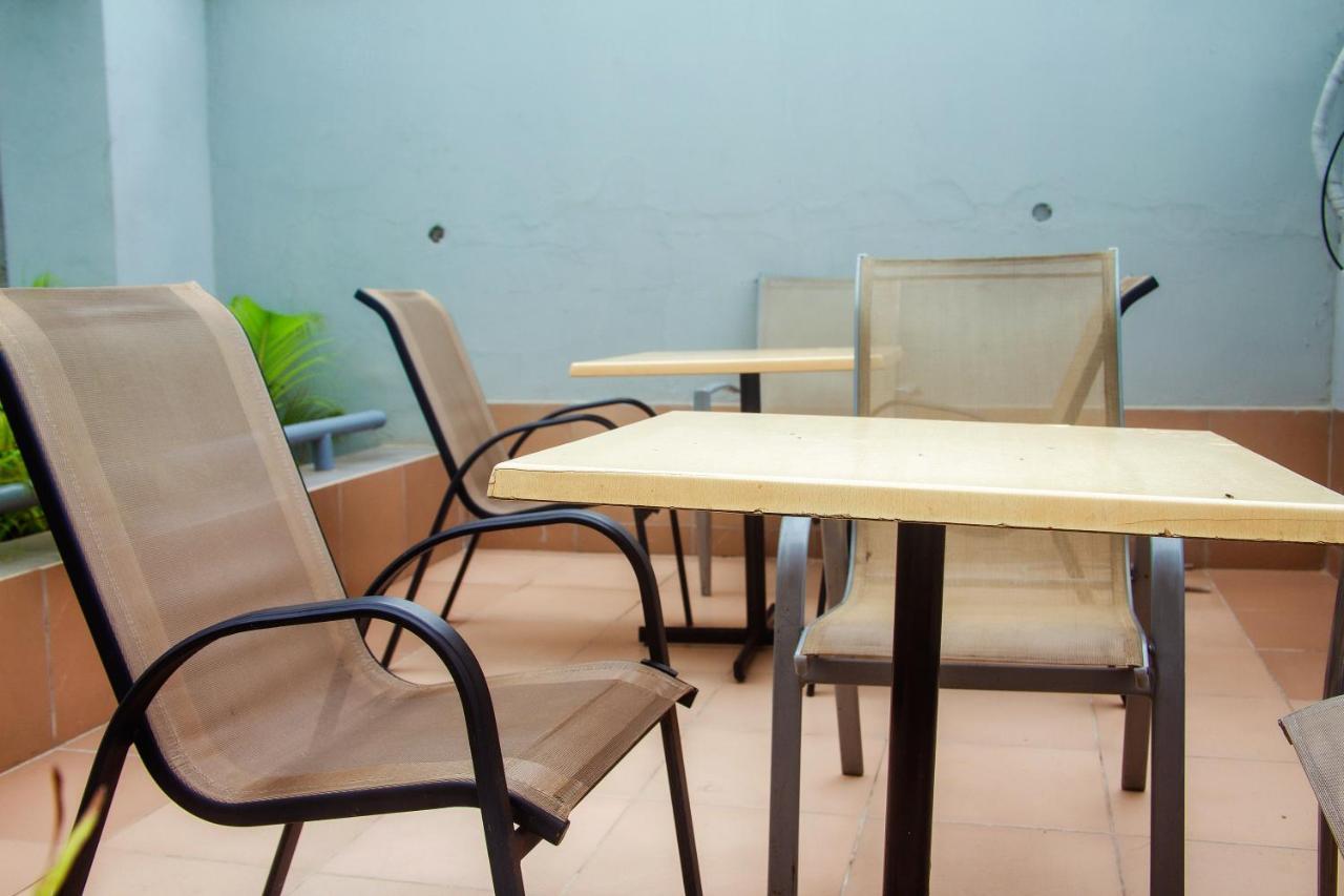 Hotel Capitol Ikeja Exterior foto